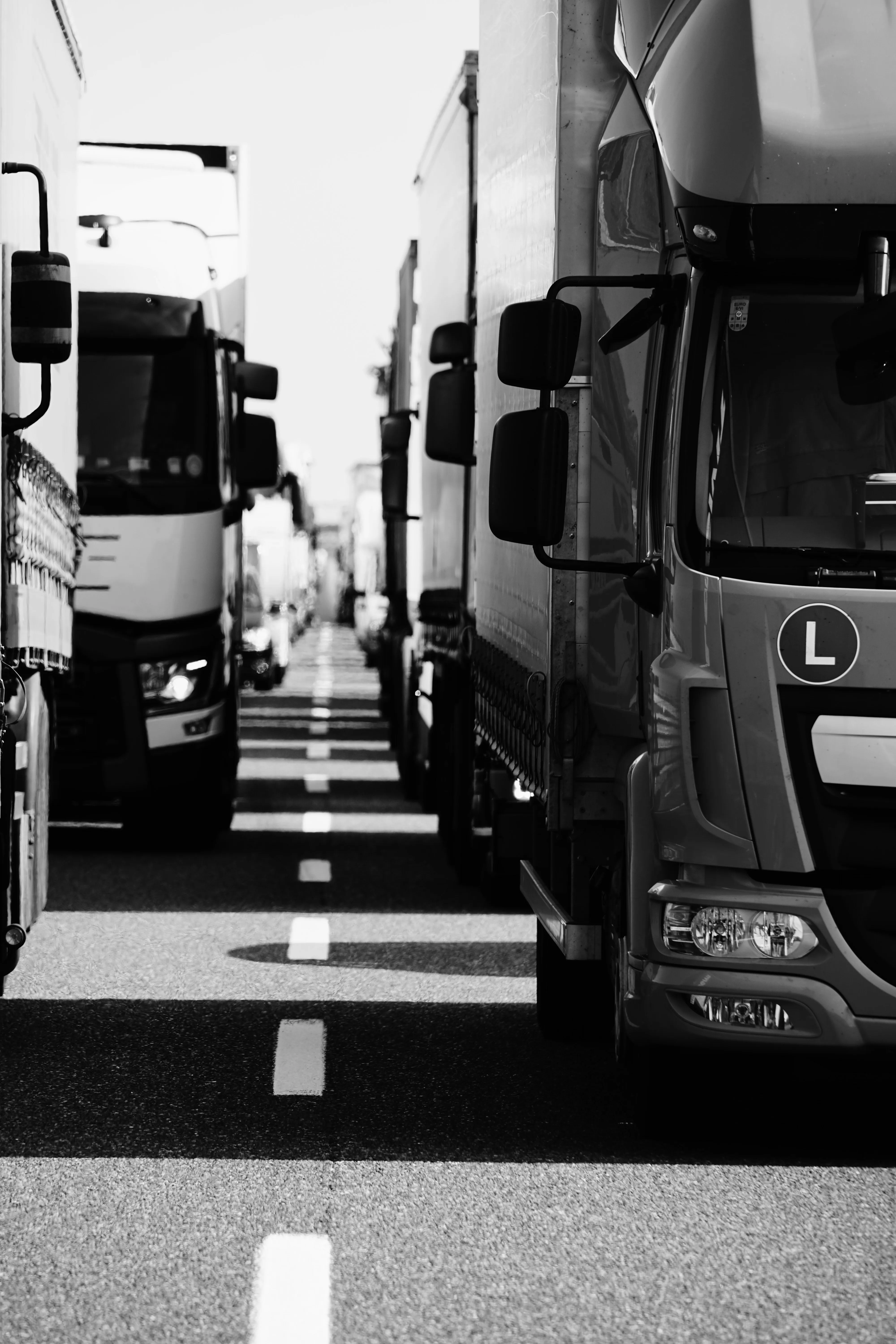 Lkw und Sattelzüge in Reihen — Lkw-Werkstatt Bad Bramstedt